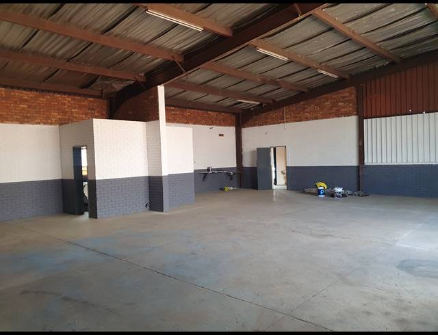 250M² WAREHOUSE TO LET IN ALRODE SOUTH
